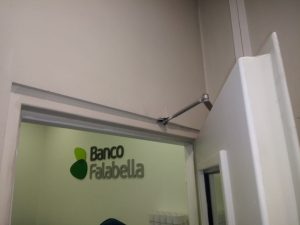 Cierra_Puerta_Banco_Falabella