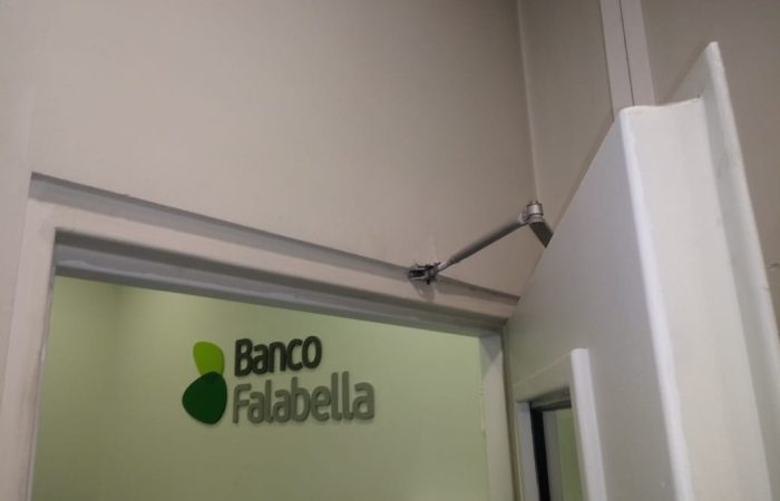 Cierra_Puerta_Banco_Falabella